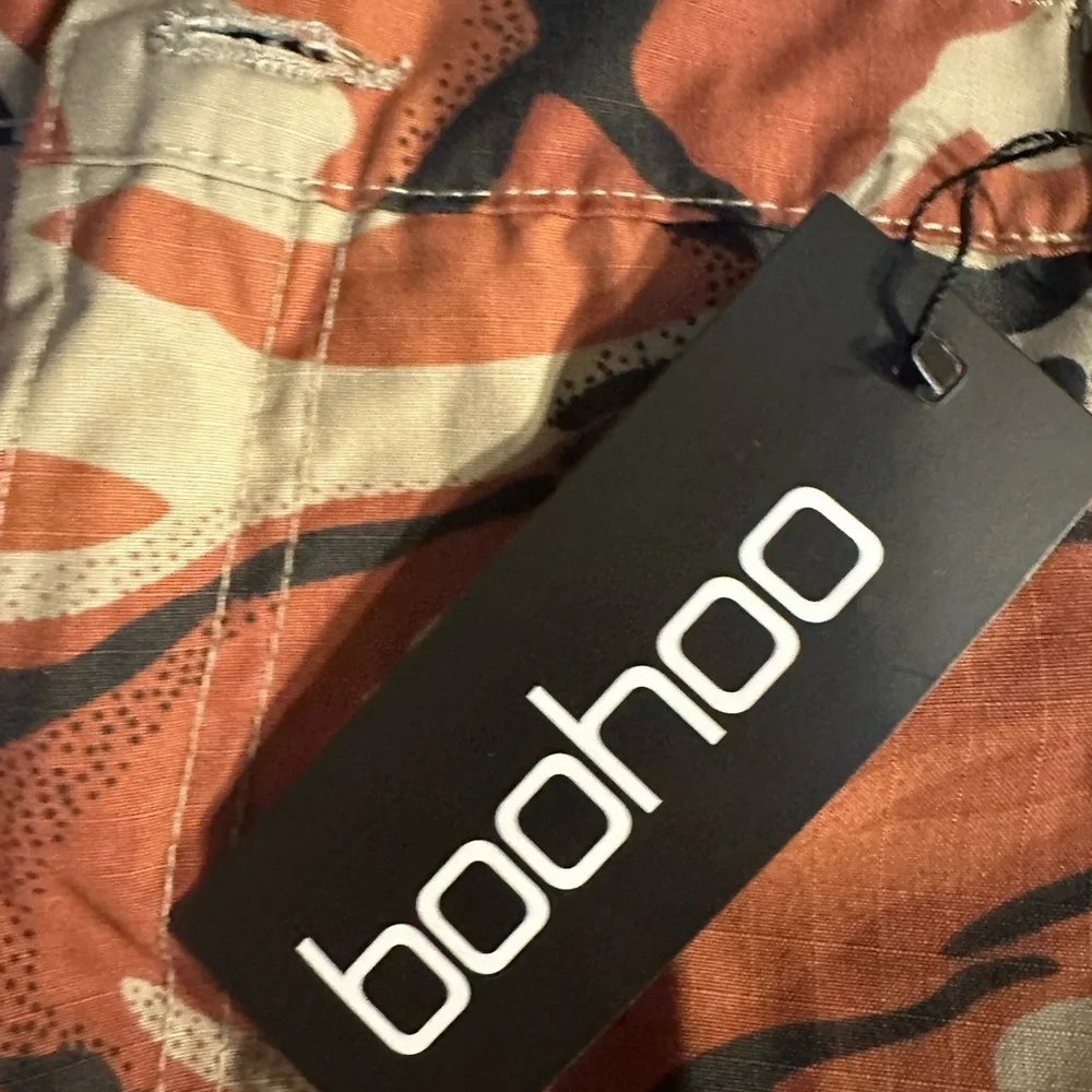 Boohoo Camouflage Patterned Pants - Picture 2 of 4